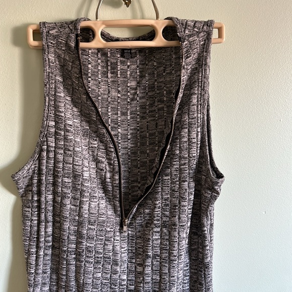 U2B Bodycon Grey and Black Heather Dress with Front Zipper - Picture 5 of 8